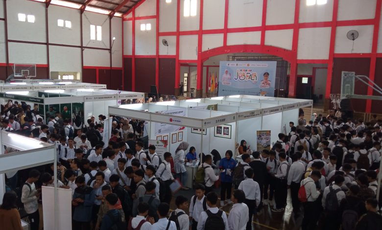 Diikuti Perusahaan Ribuan Pencari Kerja Serbu Kuningan Job Fair