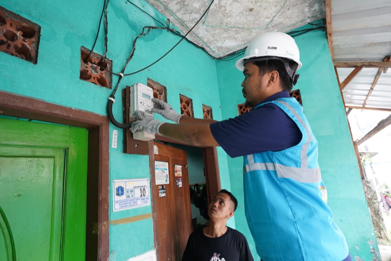 teknologi-ami-pelanggan-pln-bisa-monitor-penggunaan-listrik-secara